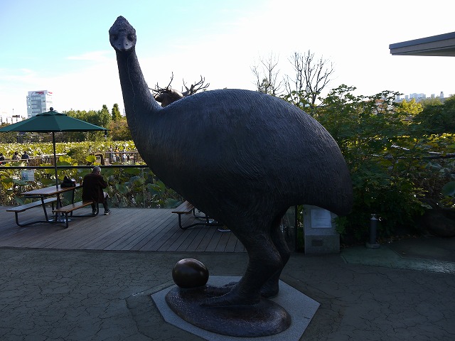 上野動物園 ダチョウの像