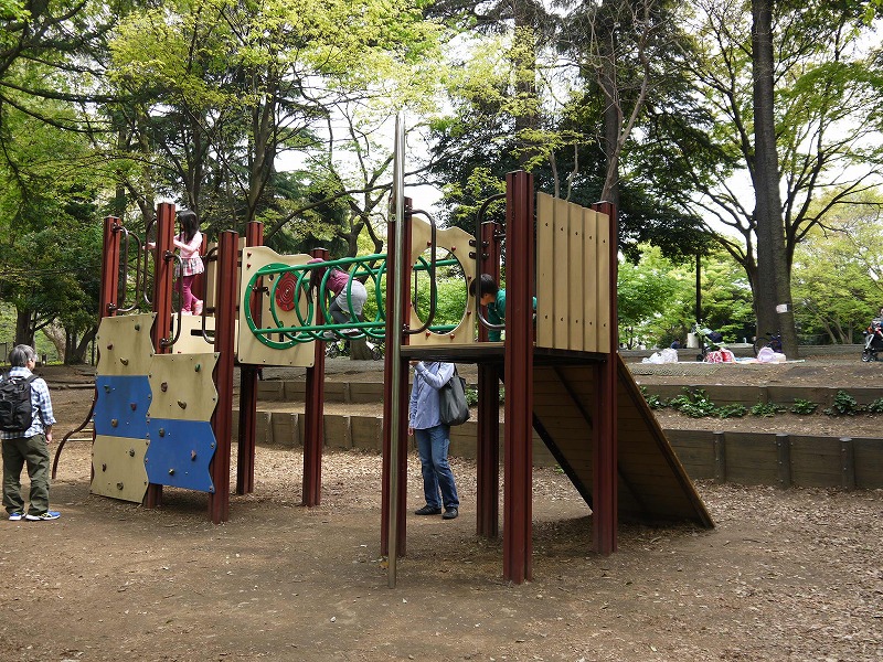 冒険広場 木製の複合遊具