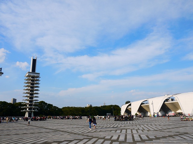 オリンピック記念塔・中央広場