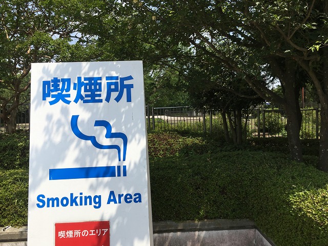 プール 喫煙コーナー