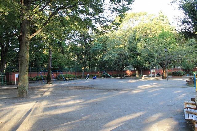 六義公園 広場