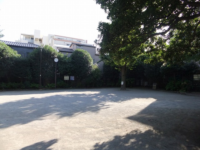 早稲田通り公園