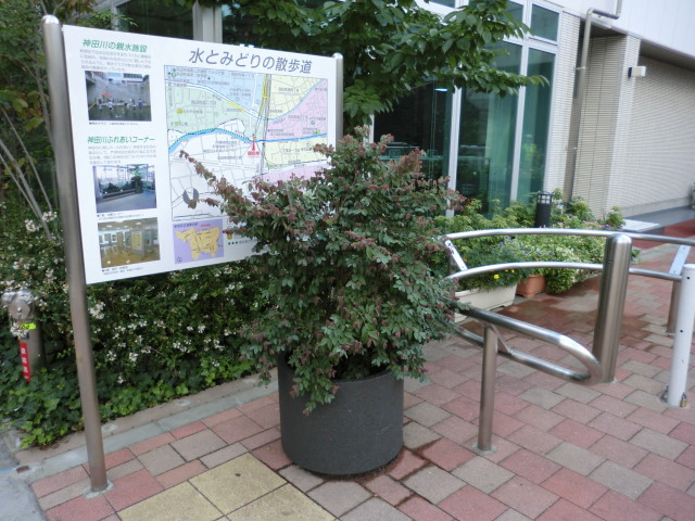 高田馬場駅前公園